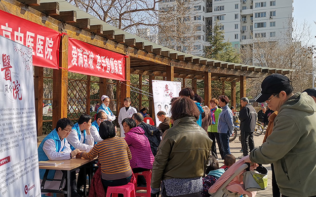 【学雷锋日】真人在线,真人在线(中国)举办“爱满京城，牵手智慧家医”志愿服务活动(图2)