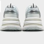 נעלי סניקרס אופנתיות לנשים – הבחירה המושלמת לעיצוב יומיומי